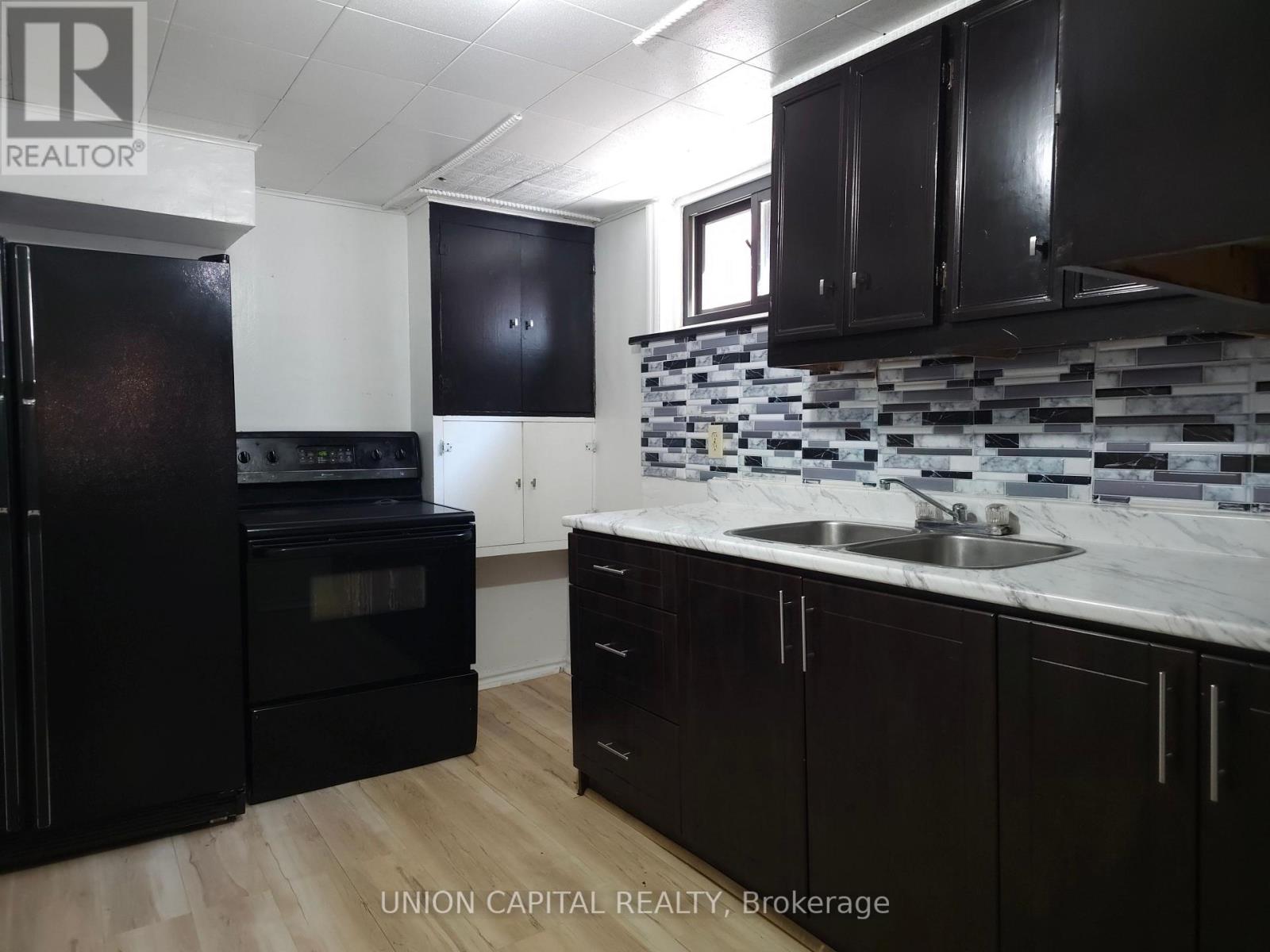 6 Galewood Drive, Toronto, Ontario  M9N 3L7 - Photo 6 - W13015600