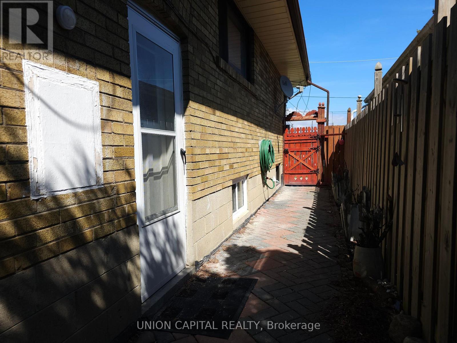 6 Galewood Drive, Toronto, Ontario  M9N 3L7 - Photo 8 - W13015600