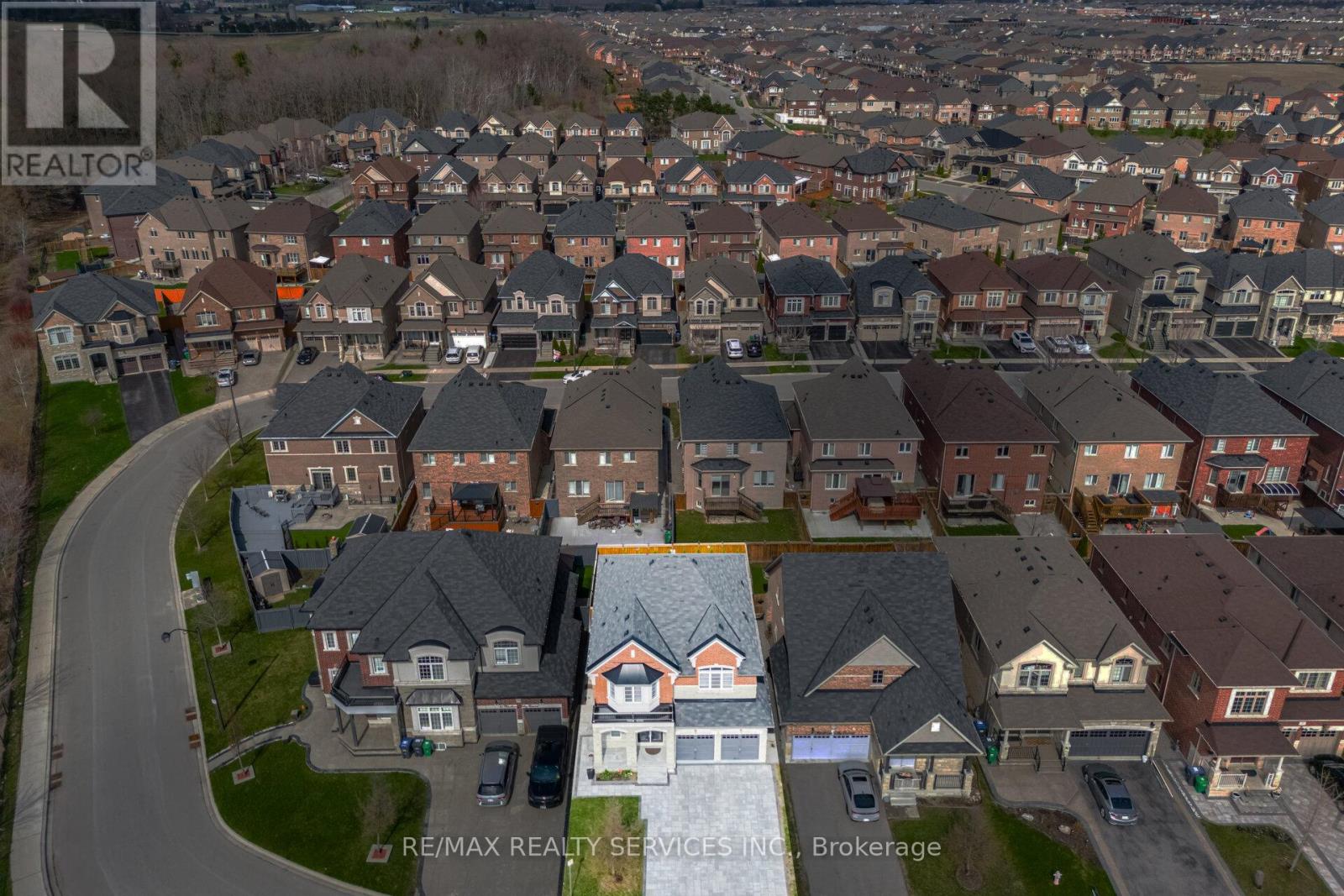 38 Blackberry Valley Crescent, Caledon, Ontario  L7C 3Z9 - Photo 2 - W13015626