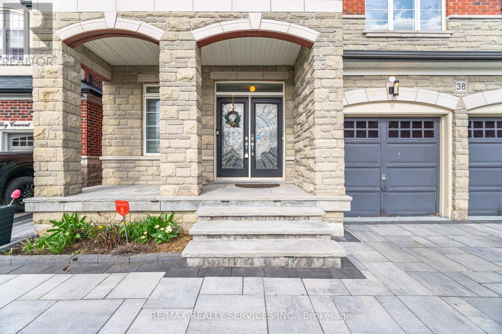 38 Blackberry Valley Crescent, Caledon, Ontario  L7C 3Z9 - Photo 8 - W13015626