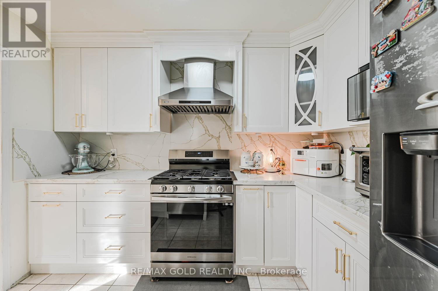 30 Wickstead Court, Brampton, Ontario  L6R 1N8 - Photo 13 - W13014788