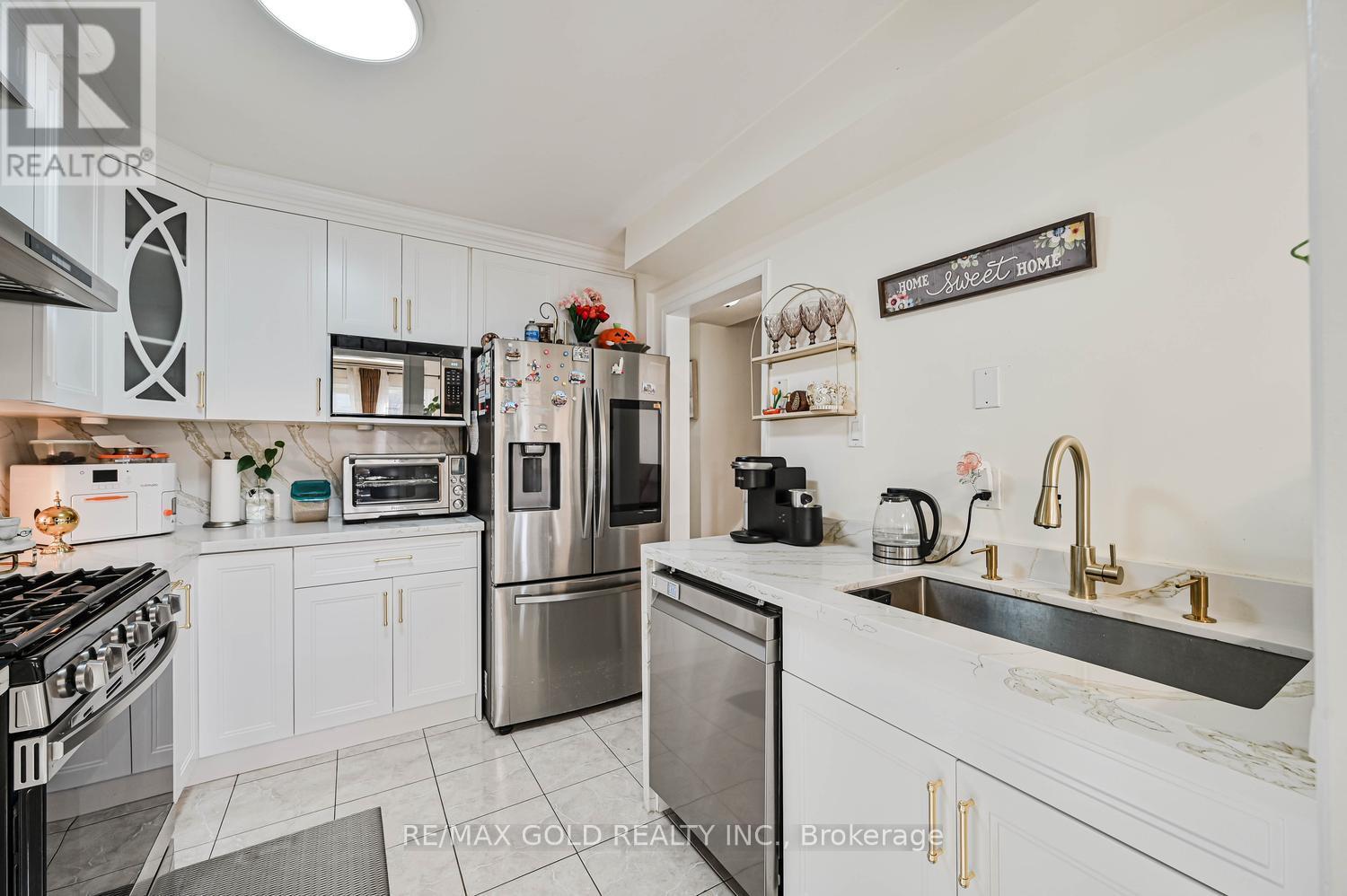 30 Wickstead Court, Brampton, Ontario  L6R 1N8 - Photo 11 - W13014788