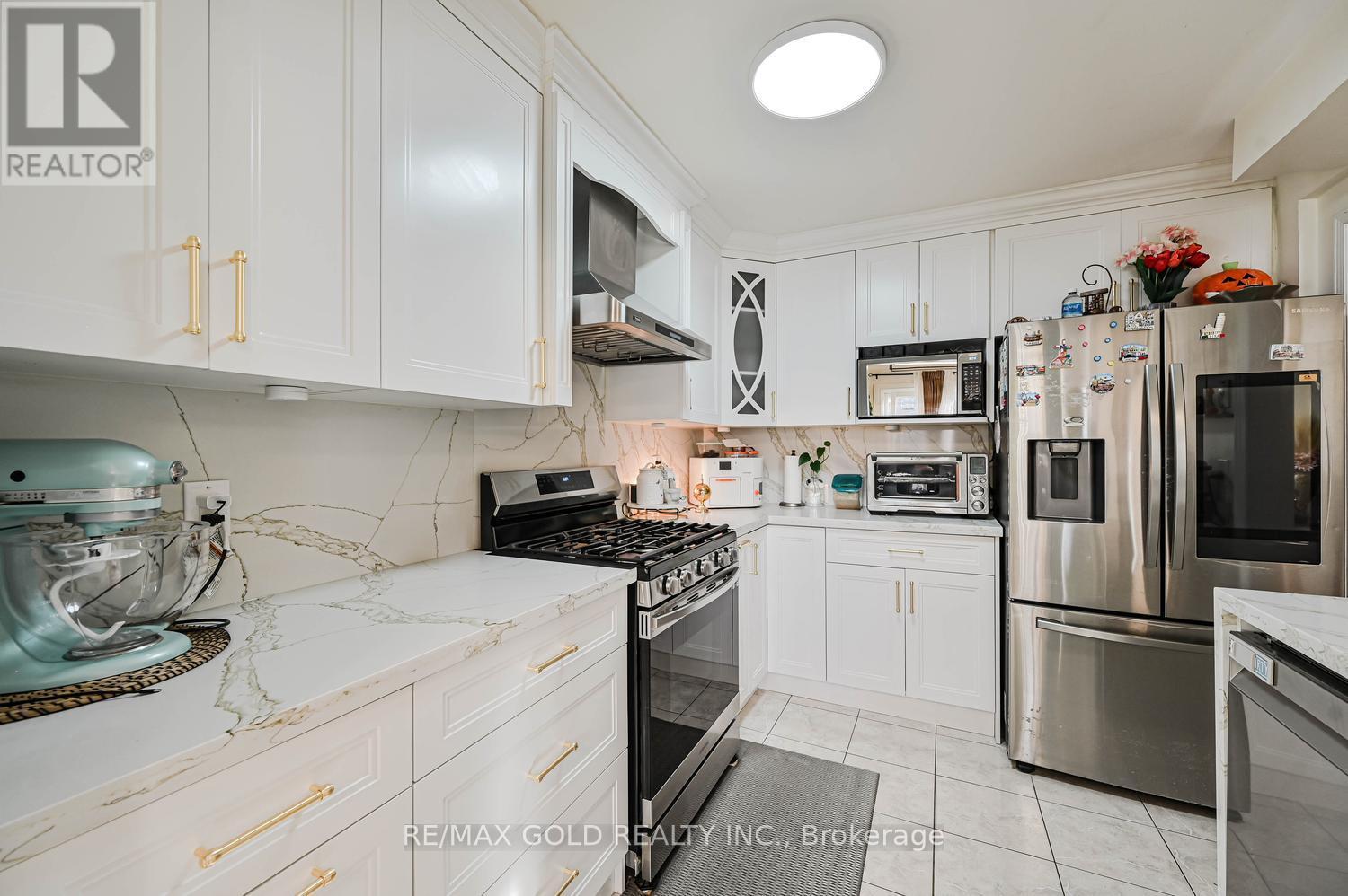 30 Wickstead Court, Brampton, Ontario  L6R 1N8 - Photo 12 - W13014788