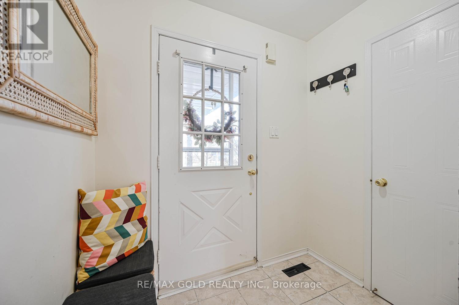 30 Wickstead Court, Brampton, Ontario  L6R 1N8 - Photo 6 - W13014788