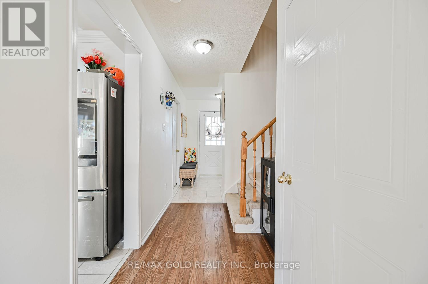 30 Wickstead Court, Brampton, Ontario  L6R 1N8 - Photo 8 - W13014788