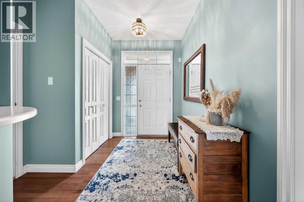 8 Tucker Circle, Okotoks, Alberta  T1S 2J6 - Photo 3 - A2301273