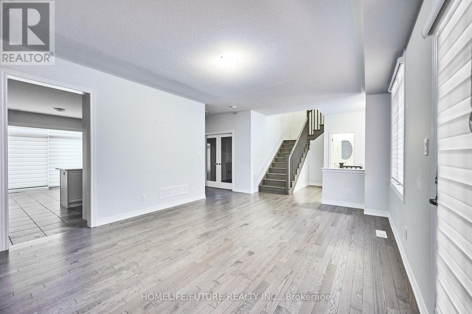 23 Faimira Avenue, Georgina, Ontario  L4P 0C2 - Photo 9 - N12893826