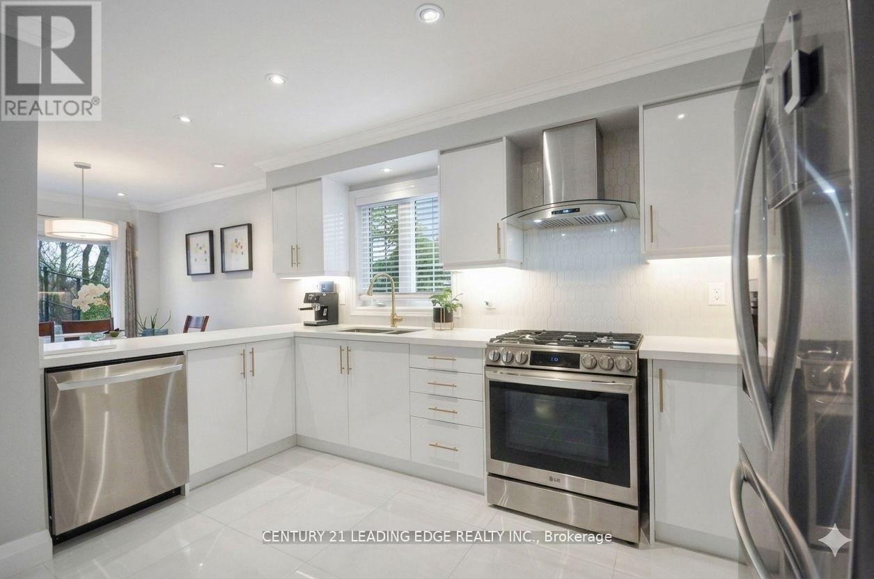 19 Joseph Todd Road, Whitchurch-Stouffville, Ontario  L4A 0H8 - Photo 7 - N12999508