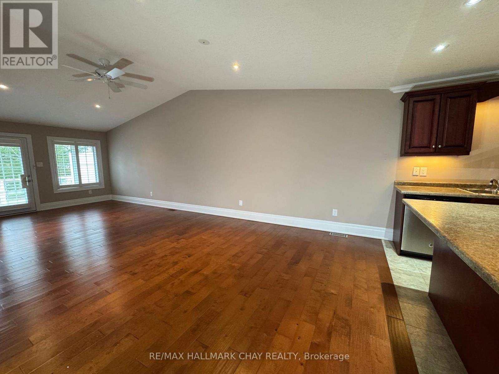 31 Garden Grove Crescent, Wasaga Beach, Ontario  L9Z 0E6 - Photo 8 - S12830646