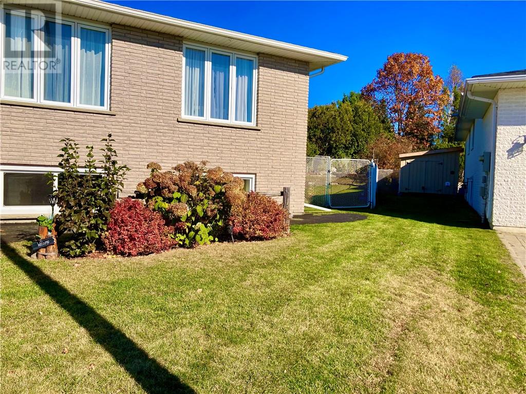 41 Oak Street, Capreol, Ontario  P0M 1H0 - Photo 2 - 2127154