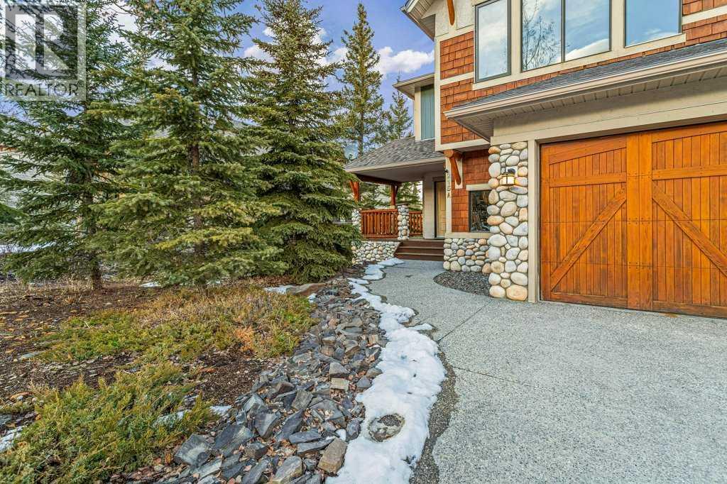 215 Miskow Close, Canmore, Alberta  T1W 3G7 - Photo 4 - A2280972