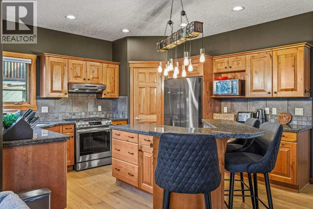 215 Miskow Close, Canmore, Alberta  T1W 3G7 - Photo 12 - A2280972