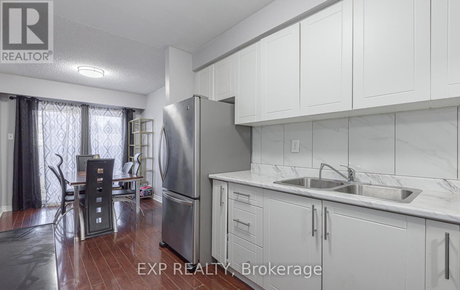 225 Baronwood Court, Brampton, Ontario  L6V 3H9 - Photo 10 - W13015666