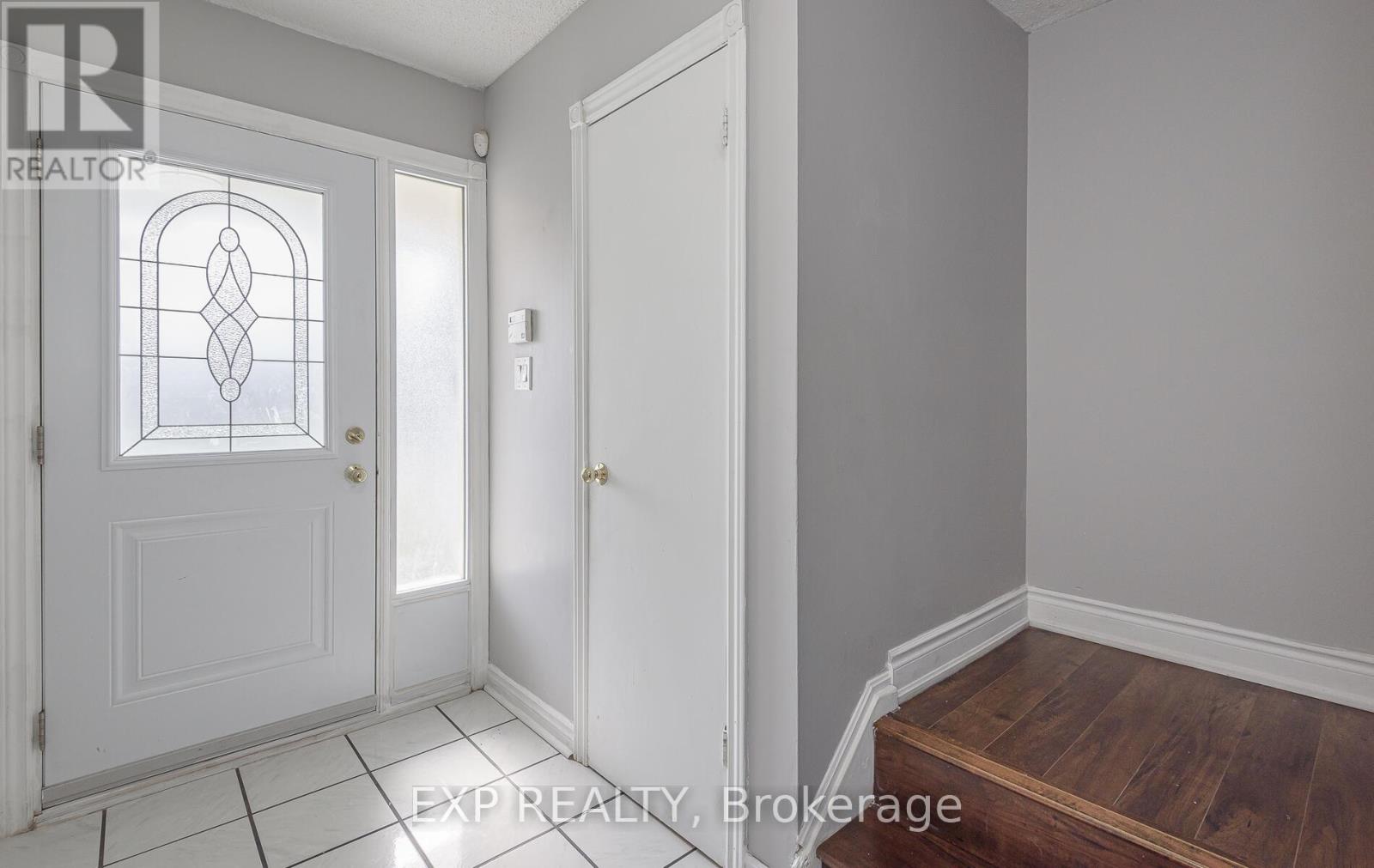 225 Baronwood Court, Brampton, Ontario  L6V 3H9 - Photo 3 - W13015666