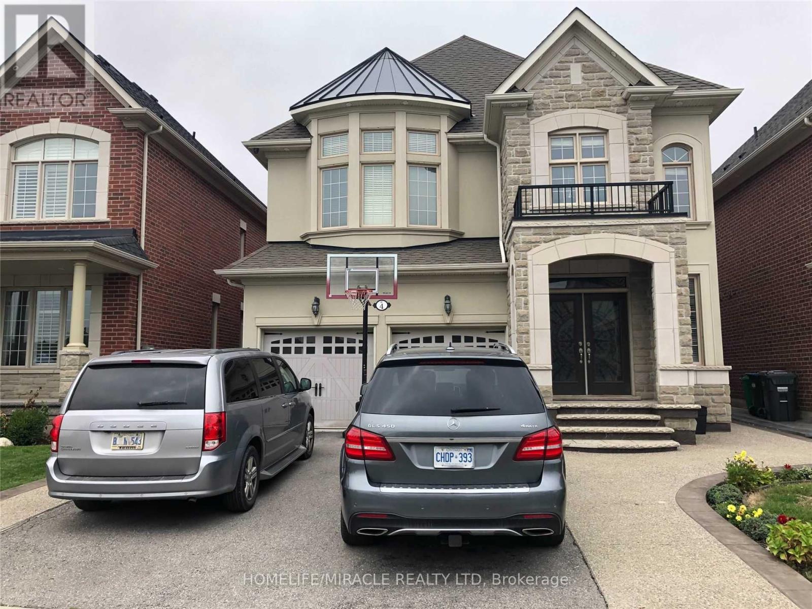 4 LOUISBURG CRESCENT, Brampton, Ontario