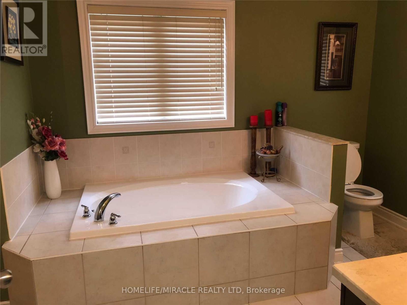 4 Louisburg Crescent, Brampton, Ontario  L6X 3A7 - Photo 11 - W13015668