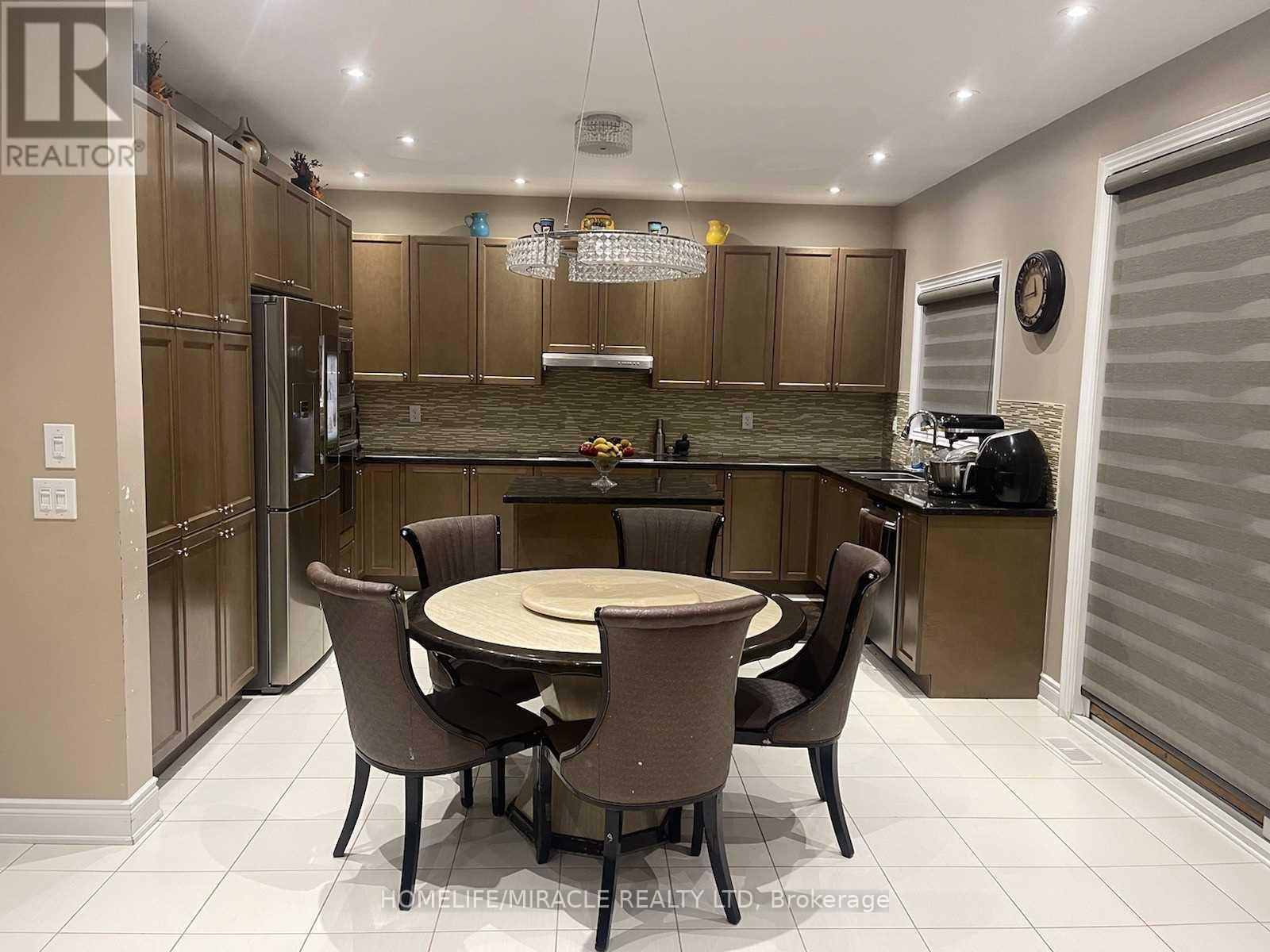 4 Louisburg Crescent, Brampton, Ontario  L6X 3A7 - Photo 4 - W13015668