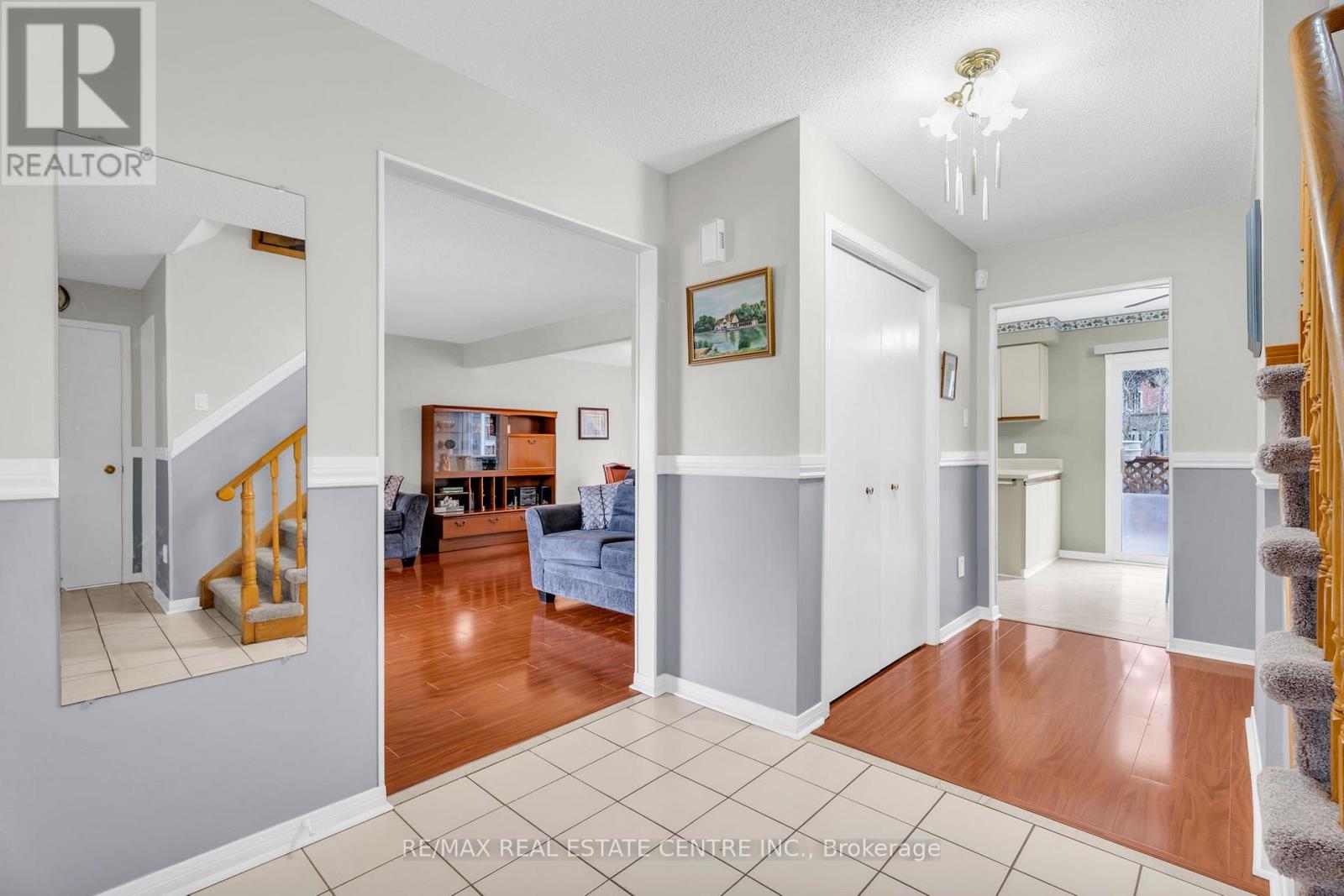 255 Kensington Place, Orangeville, Ontario  L9W 4G8 - Photo 3 - W13015692