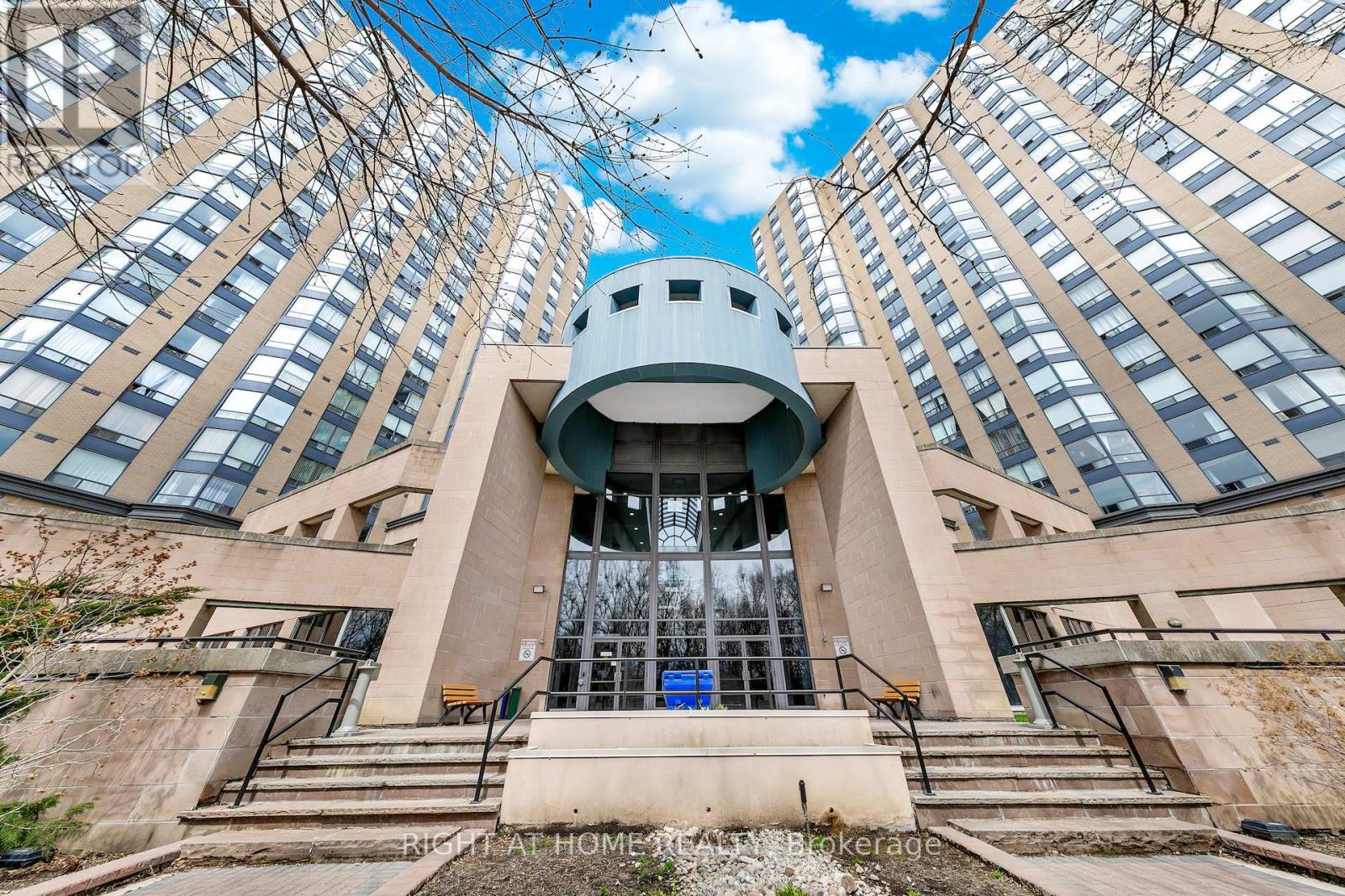 102 - 3 HICKORY TREE ROAD, toronto (weston), Ontario