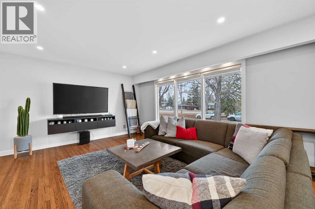 8027 Elbow Drive Sw, Calgary, Alberta  T2V 1K5 - Photo 3 - A2294766