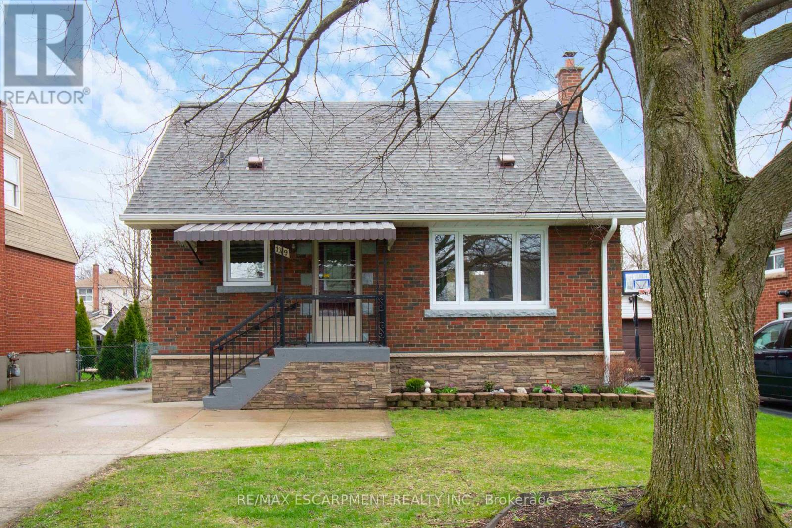 149 East 34th Street, Hamilton, Ontario  L8V 3W7 - Photo 2 - X13015670