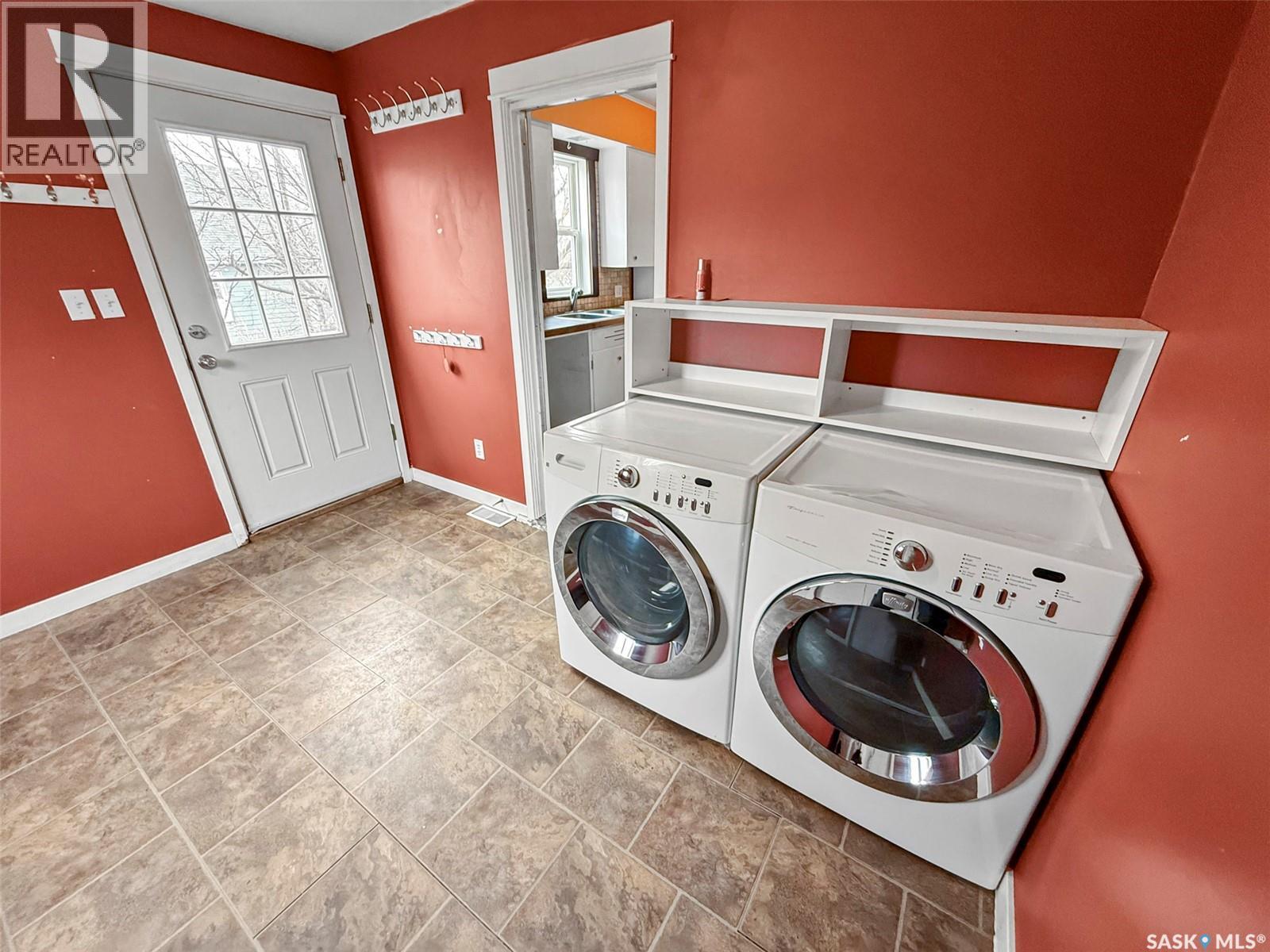 121 6th Avenue Ne, Swift Current, Saskatchewan  S9H 2L9 - Photo 2 - SK033119