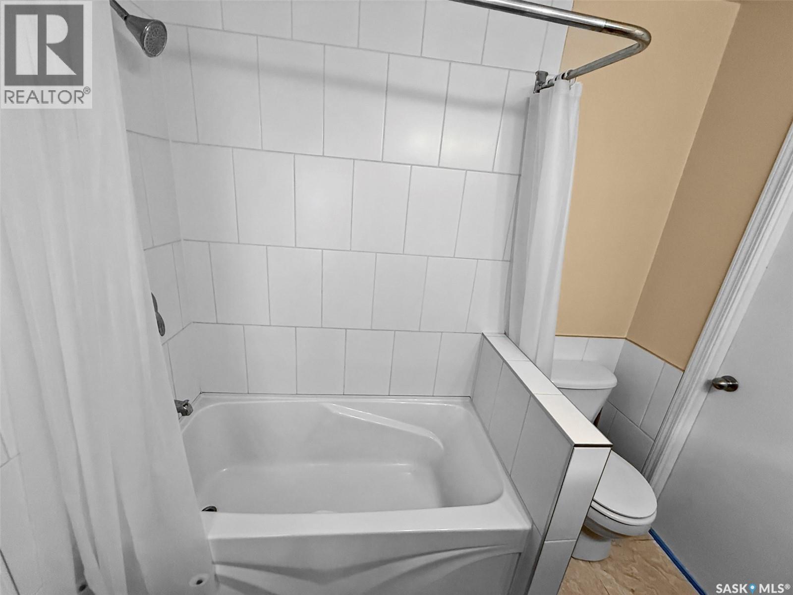 121 6th Avenue Ne, Swift Current, Saskatchewan  S9H 2L9 - Photo 22 - SK033119