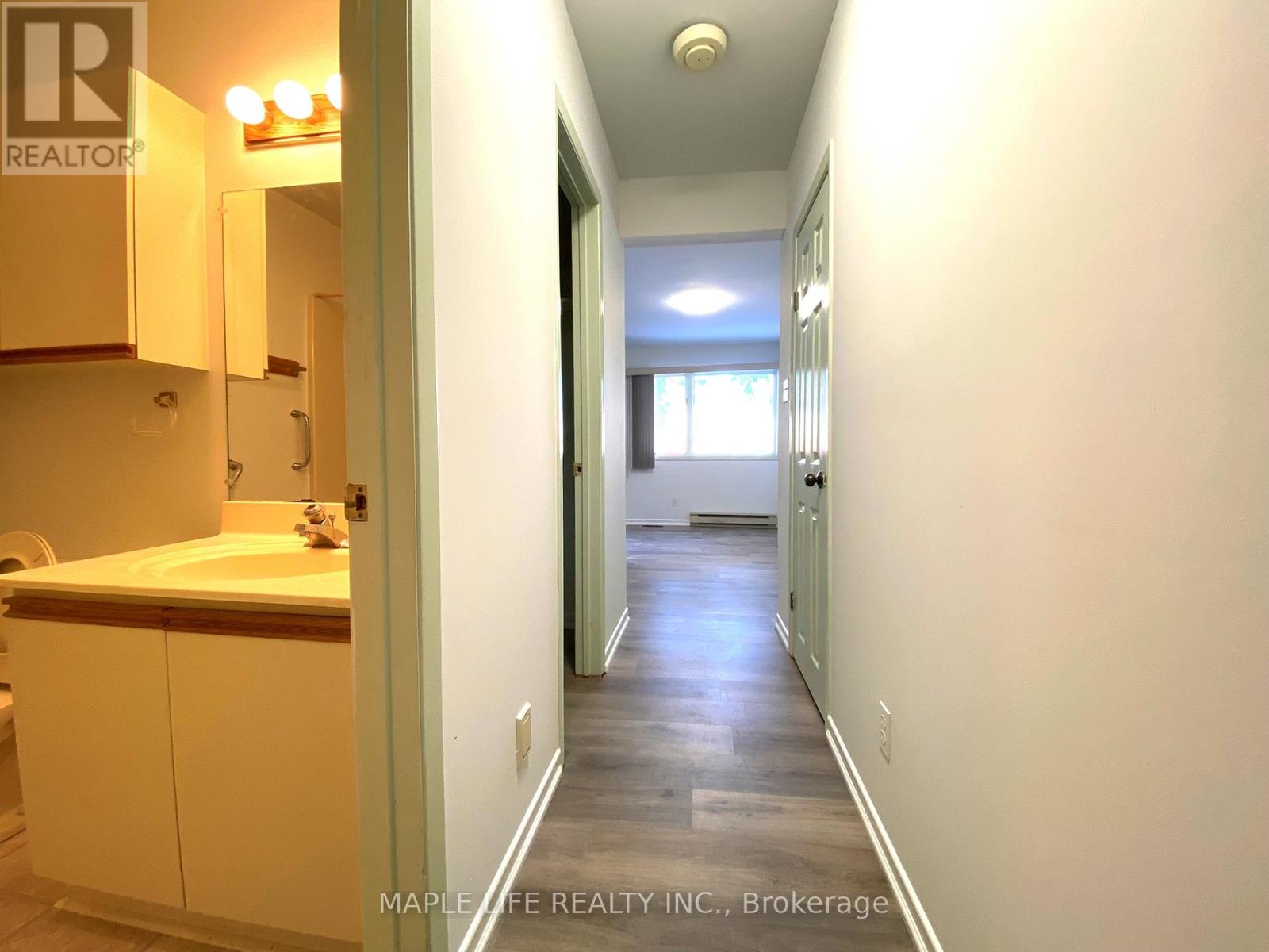 16 Lyndale Drive, Toronto, Ontario  M2N 2Y1 - Photo 8 - C12999300