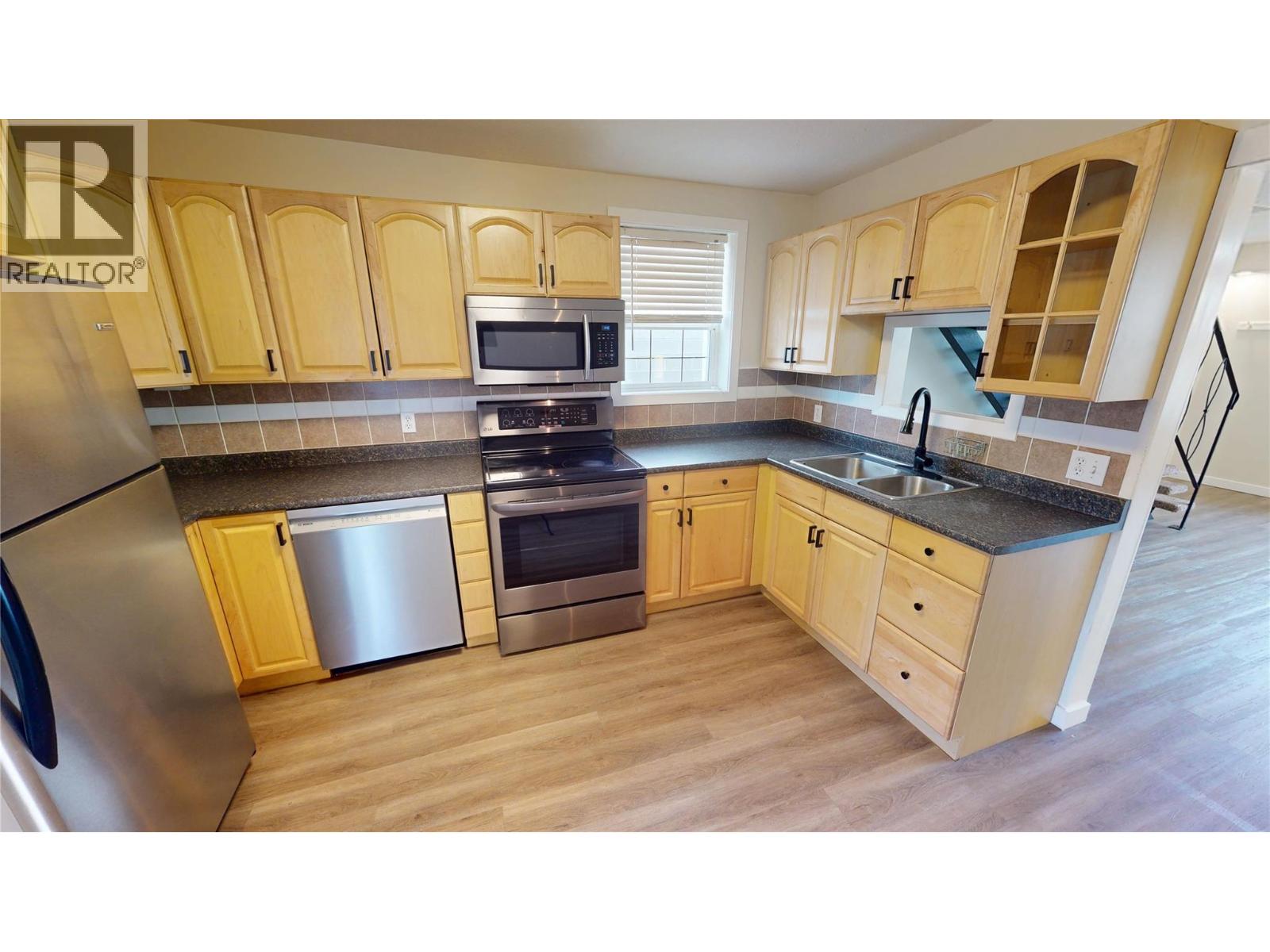 109 9th Avenue S, Cranbrook, British Columbia  V1C 2M1 - Photo 8 - 10383991