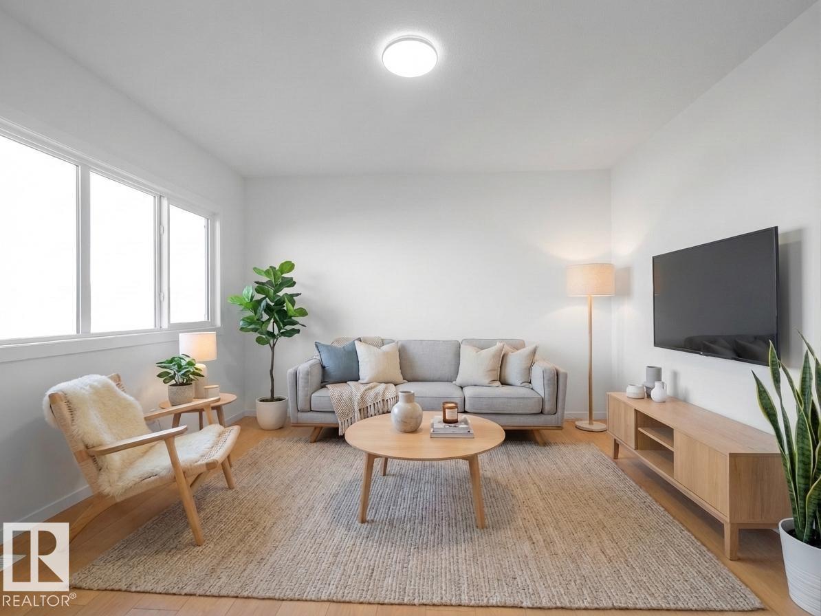 7005 176a Av Nw, Edmonton, Alberta  T5Z 0X8 - Photo 2 - E4483016