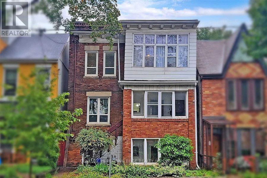 MAIN LEVEL - 233 BORDEN STREET, Toronto, Ontario