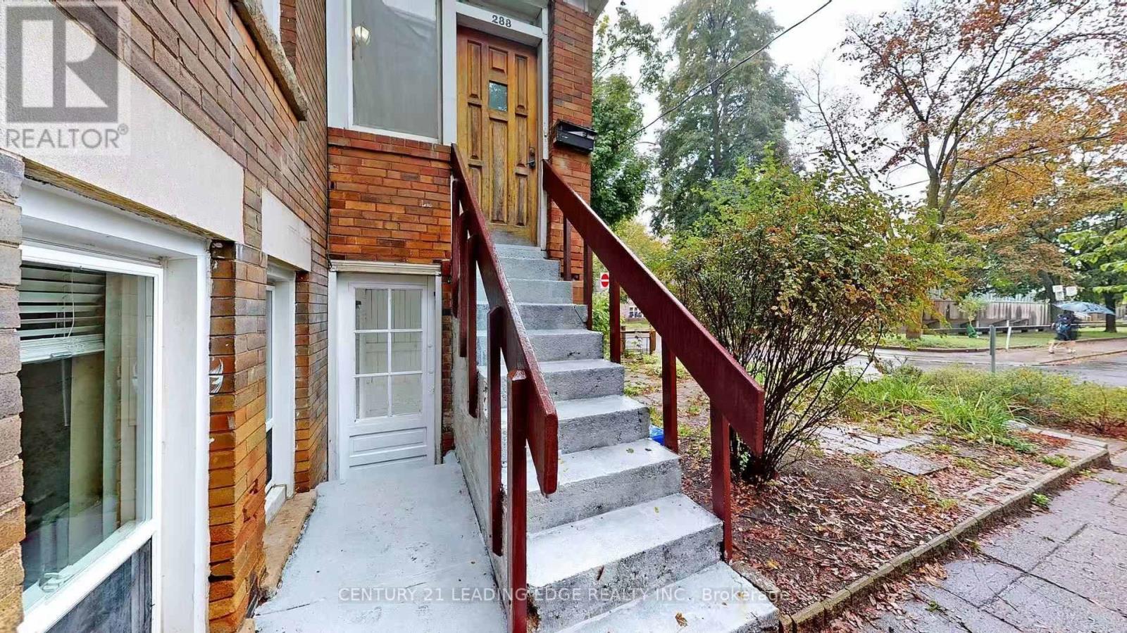 Main Level - 233 Borden Street, Toronto, Ontario  M5S 2N5 - Photo 13 - C13015780