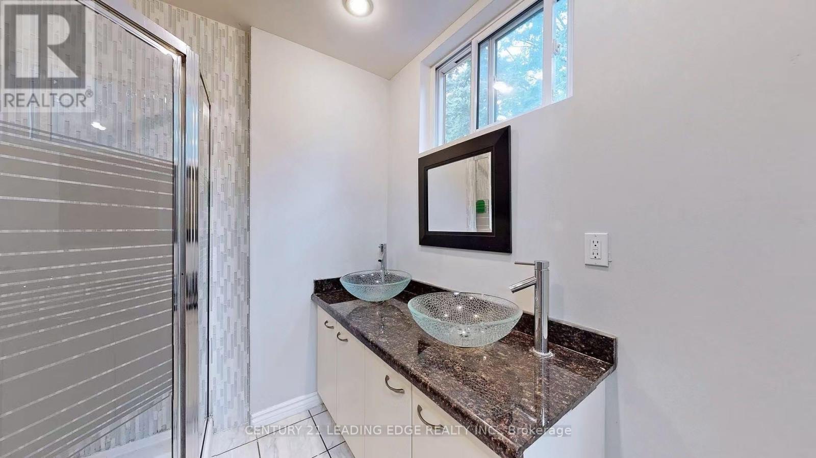 Main Level - 233 Borden Street, Toronto, Ontario  M5S 2N5 - Photo 12 - C13015780