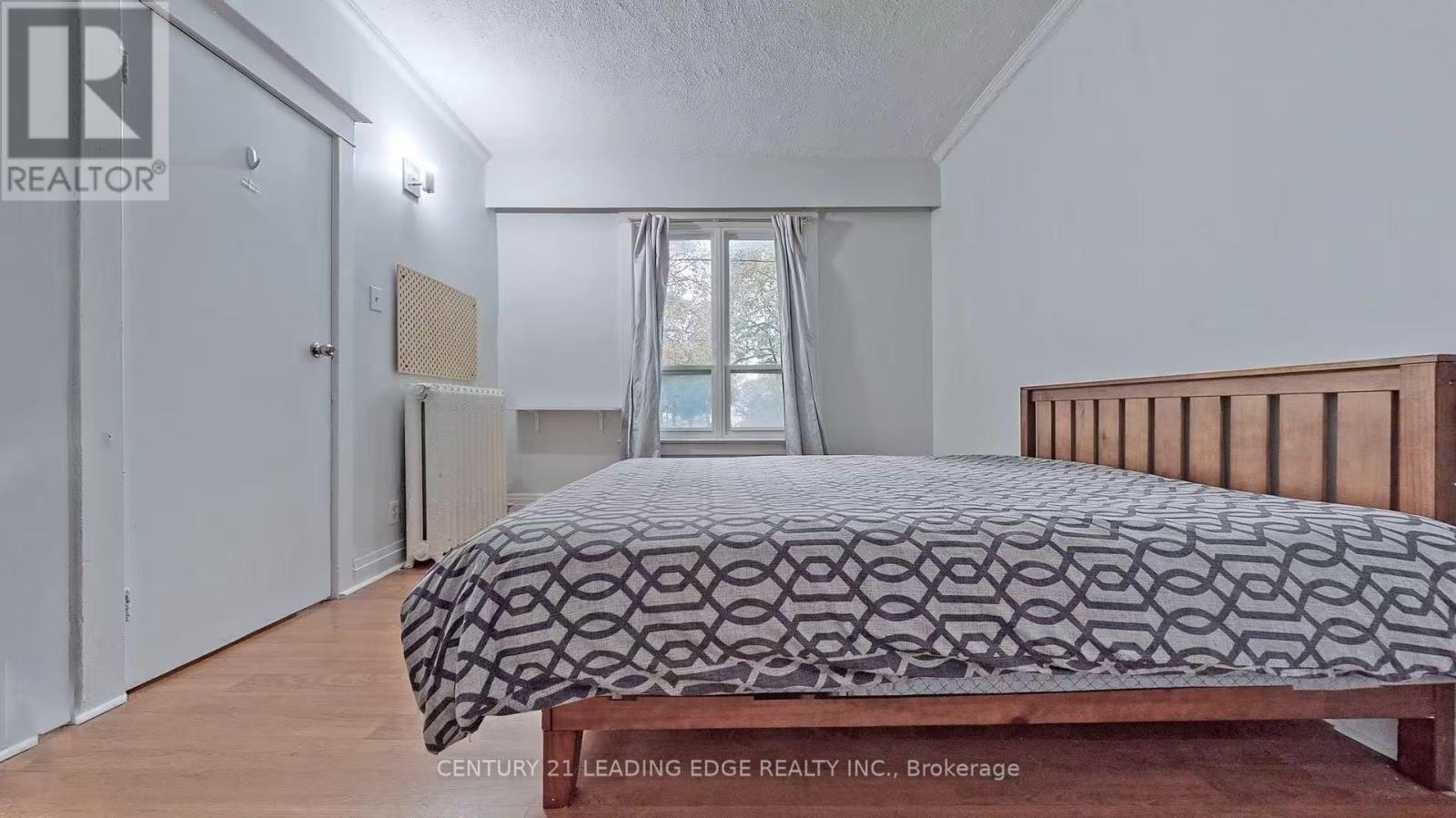 Main Level - 233 Borden Street, Toronto, Ontario  M5S 2N5 - Photo 6 - C13015780