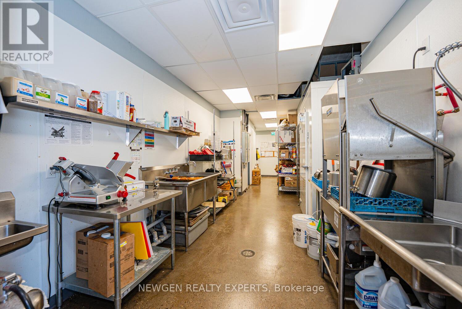 230 Lakeshore Road E, Mississauga, Ontario  L5G 1G7 - Photo 26 - W13015704