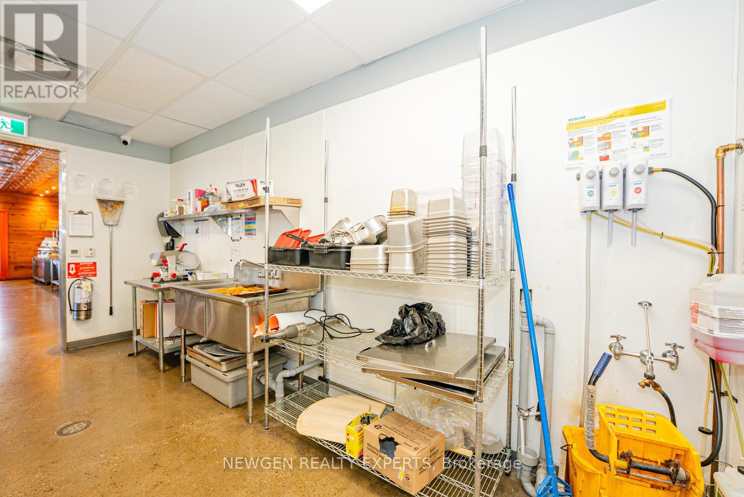 230 Lakeshore Road E, Mississauga, Ontario  L5G 1G7 - Photo 28 - W13015704