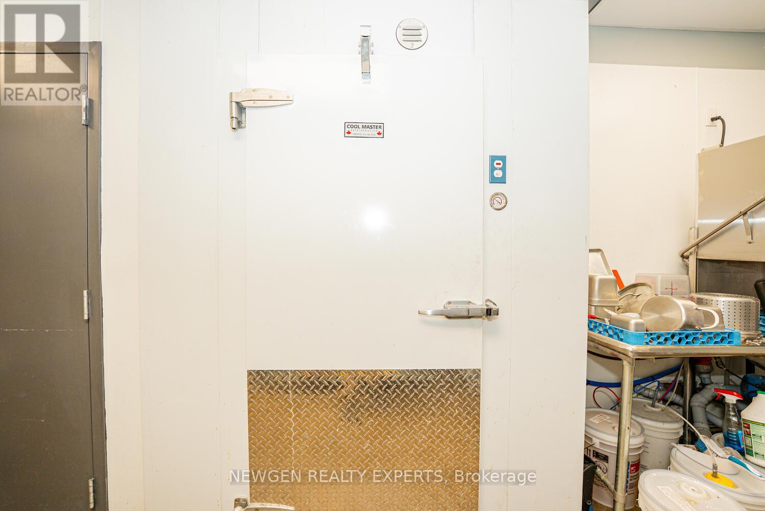 230 Lakeshore Road E, Mississauga, Ontario  L5G 1G7 - Photo 29 - W13015704