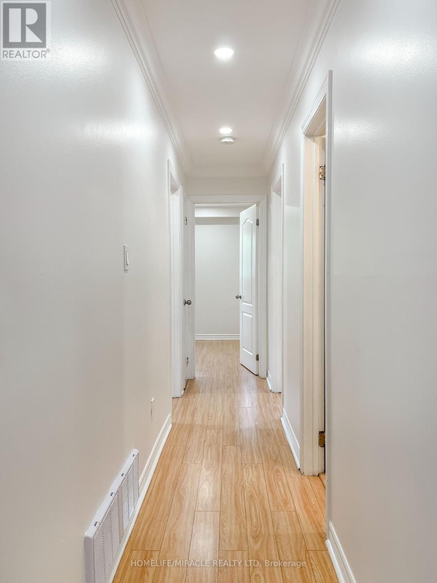 3485 Oakglade Crescent, Mississauga, Ontario  L5C 1X4 - Photo 10 - W13015716