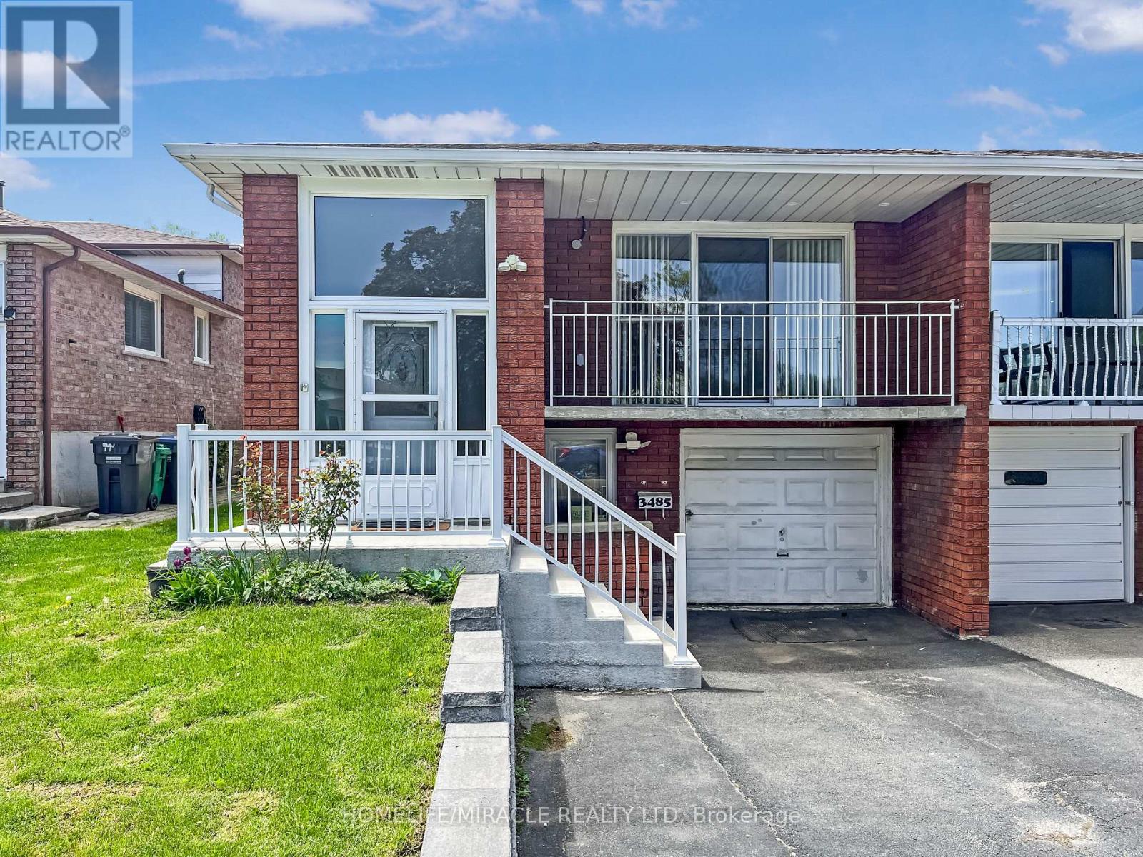 3485 Oakglade Crescent, Mississauga, Ontario  L5C 1X4 - Photo 2 - W13015716