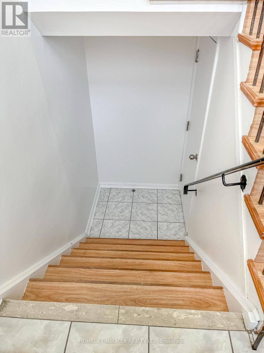 3485 Oakglade Crescent, Mississauga, Ontario  L5C 1X4 - Photo 23 - W13015716