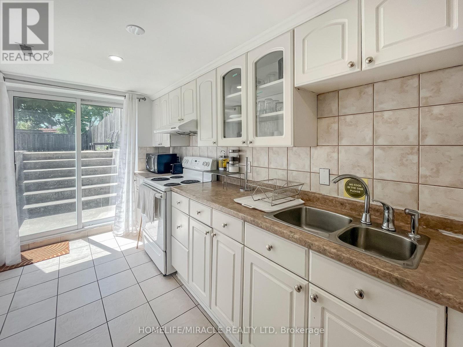 3485 Oakglade Crescent, Mississauga, Ontario  L5C 1X4 - Photo 25 - W13015716