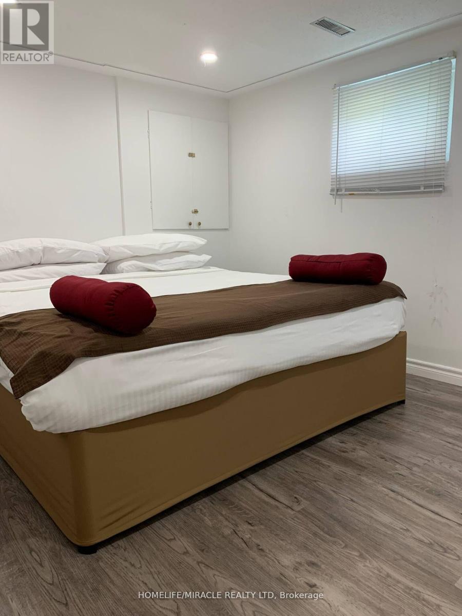 3485 Oakglade Crescent, Mississauga, Ontario  L5C 1X4 - Photo 27 - W13015716