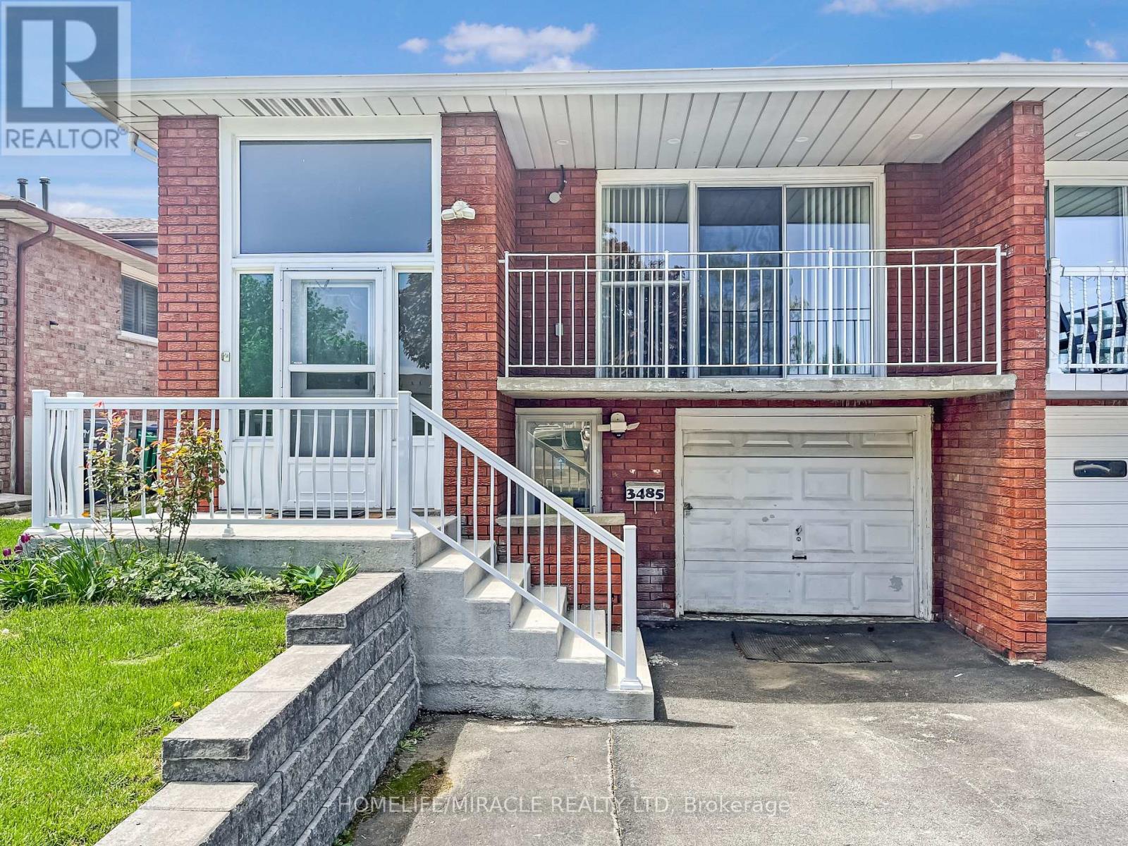 3485 Oakglade Crescent, Mississauga, Ontario  L5C 1X4 - Photo 3 - W13015716