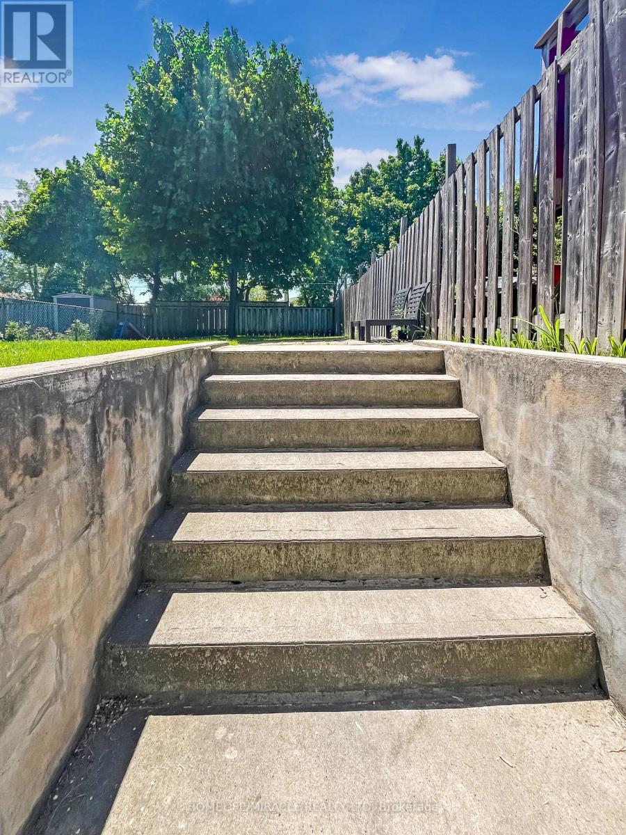 3485 Oakglade Crescent, Mississauga, Ontario  L5C 1X4 - Photo 32 - W13015716