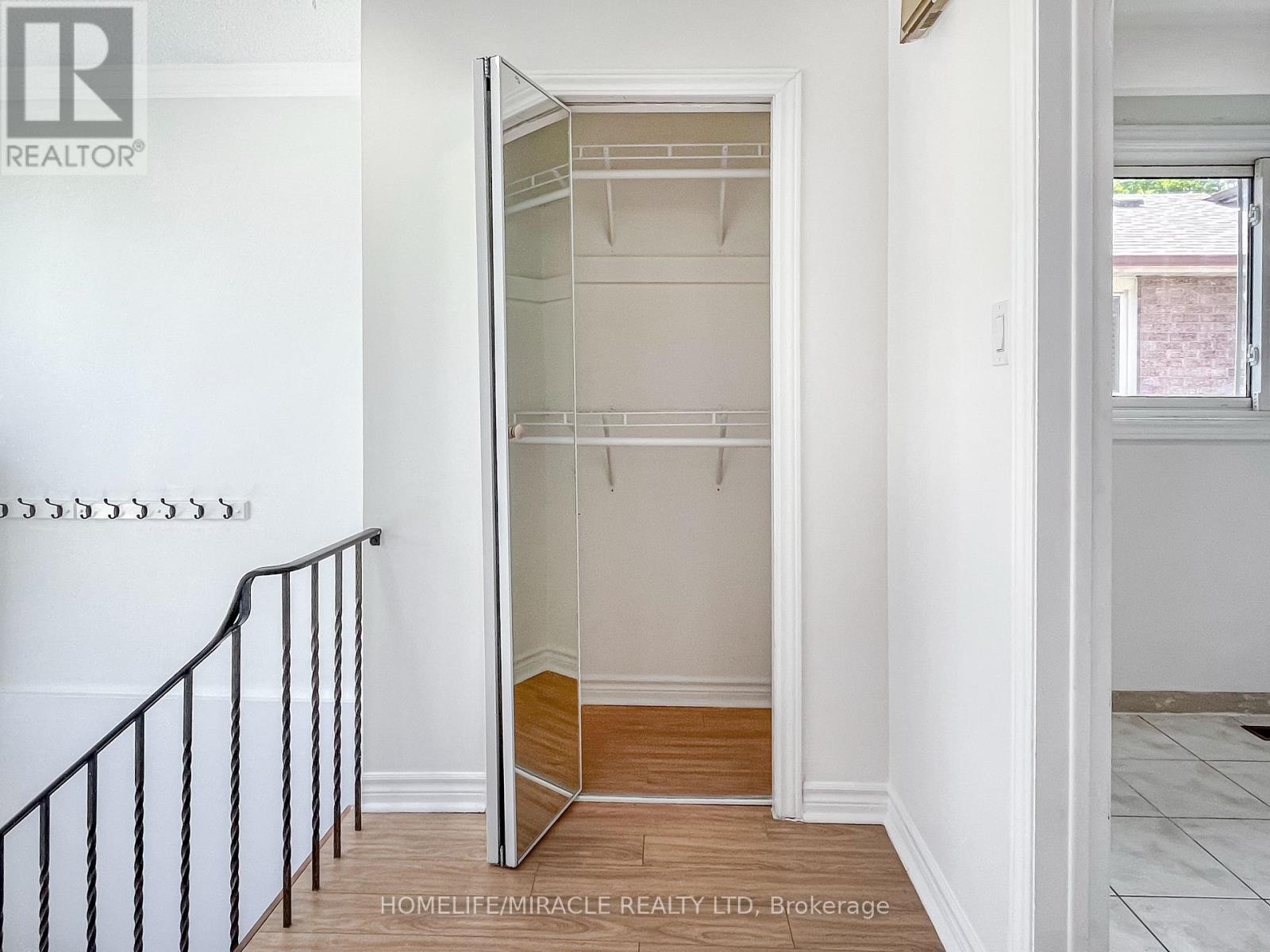 3485 Oakglade Crescent, Mississauga, Ontario  L5C 1X4 - Photo 6 - W13015716