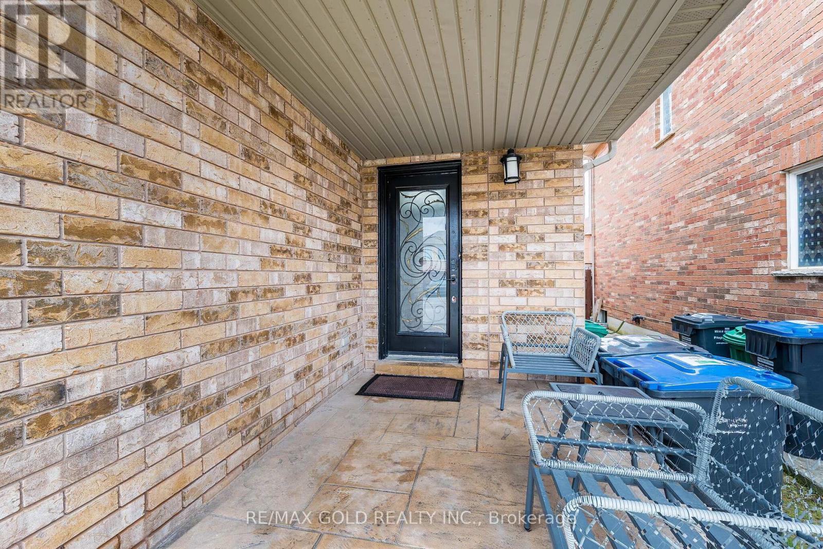 89 Cadillac Crescent, Brampton, Ontario  L7A 3B4 - Photo 3 - W13015738