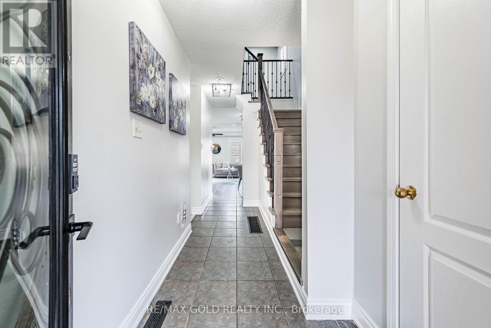 89 Cadillac Crescent, Brampton, Ontario  L7A 3B4 - Photo 4 - W13015738