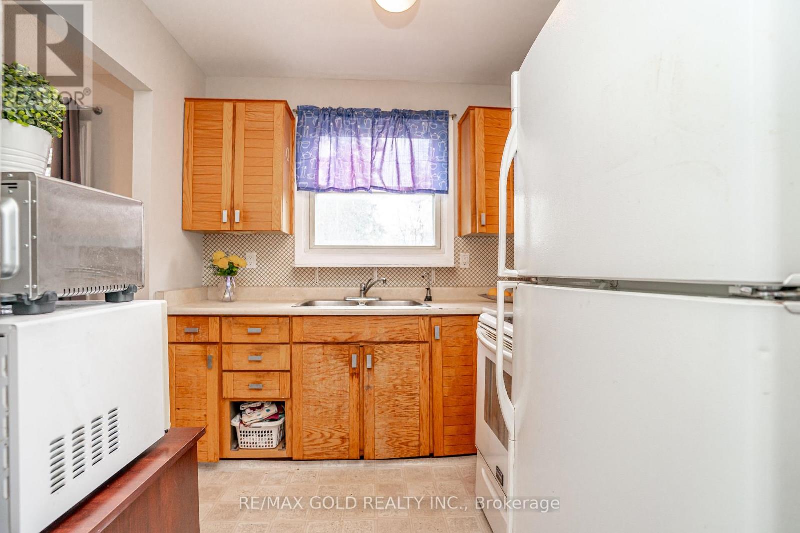 9 Mordon Court, Brampton, Ontario  L6V 2B5 - Photo 11 - W13015740