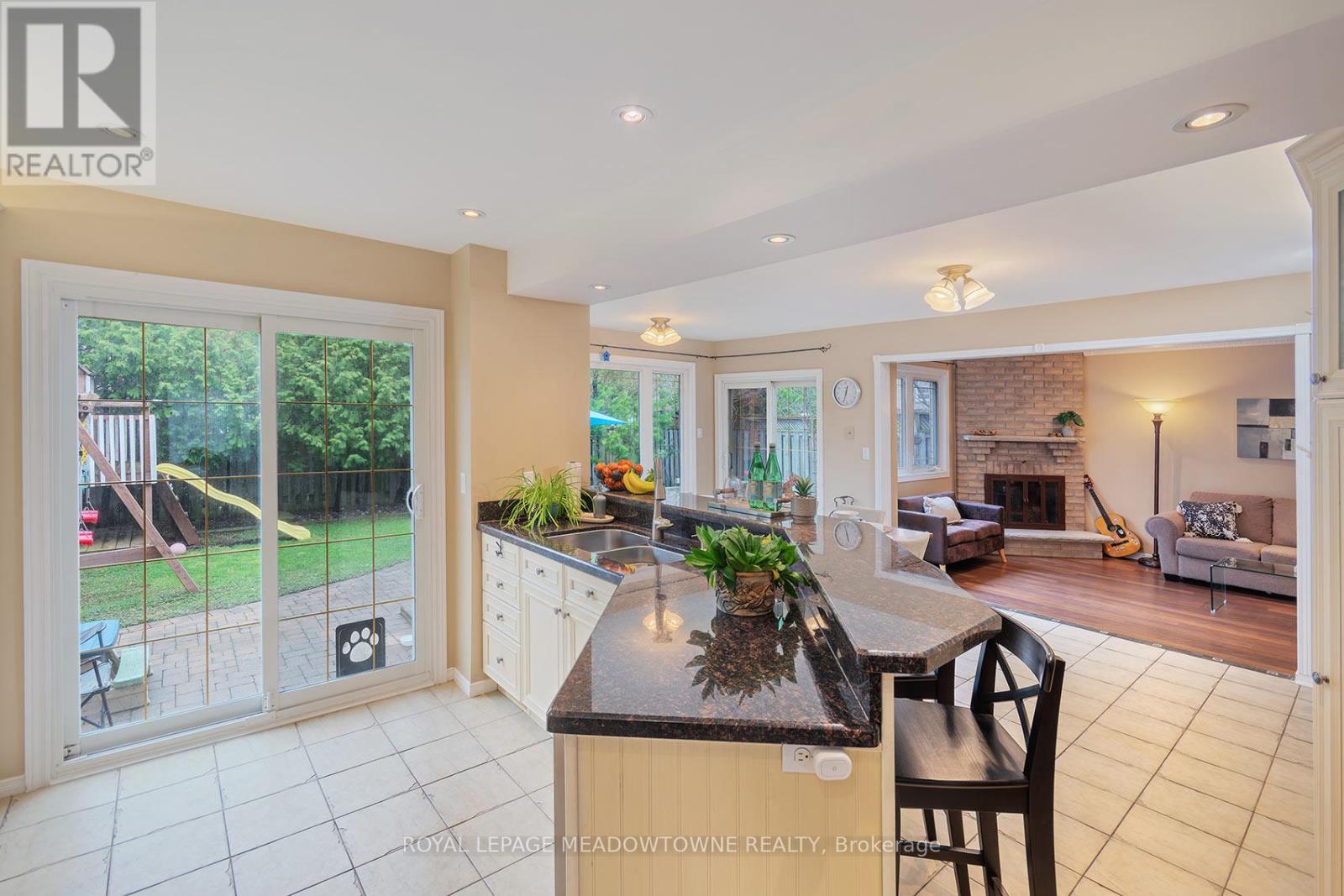 2542 Valencia Road, Mississauga, Ontario  L5N 4L6 - Photo 10 - W13015746