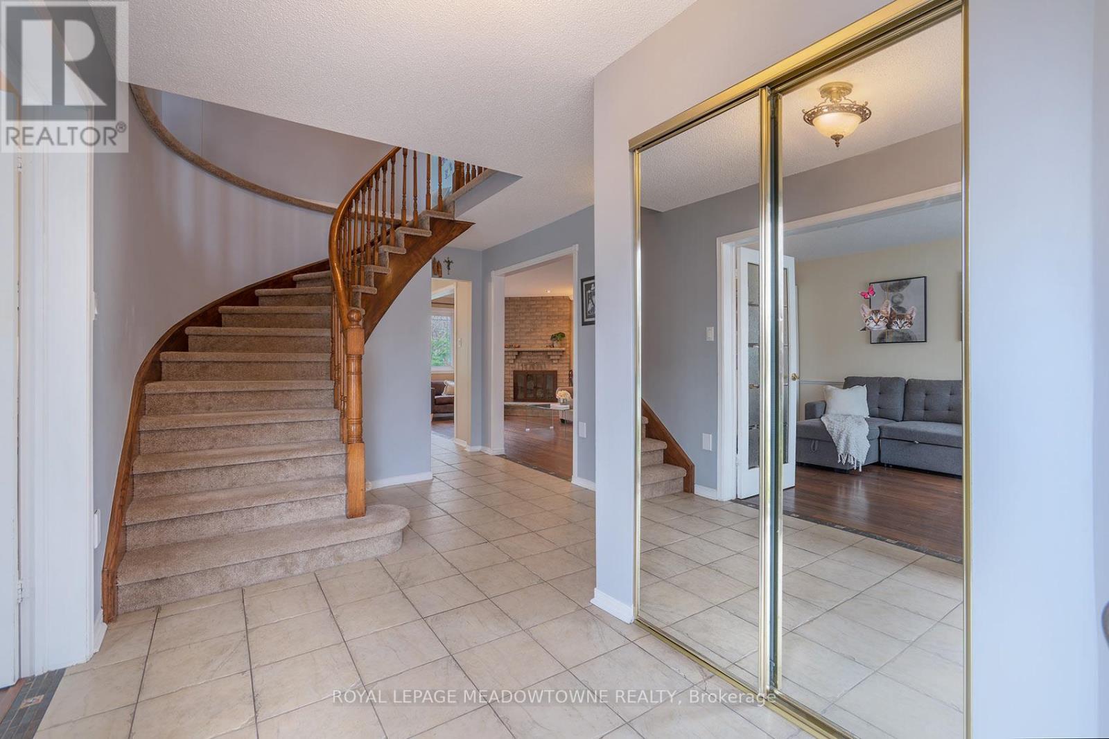 2542 Valencia Road, Mississauga, Ontario  L5N 4L6 - Photo 4 - W13015746
